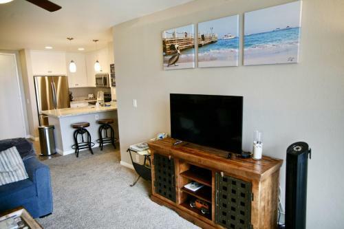 F311 - Pacific Surf Shack