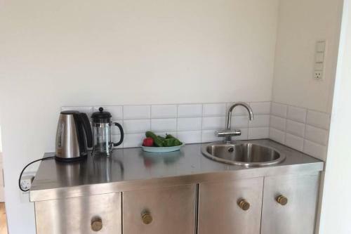 Charmerende Byhus I Pr�st� Centrum