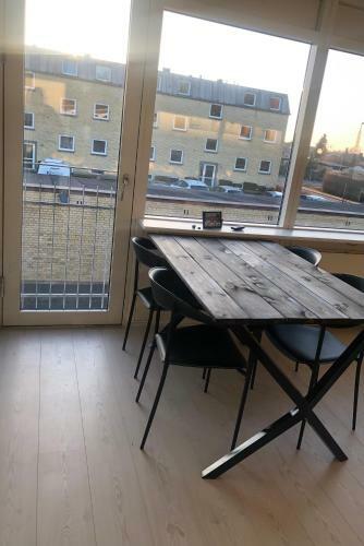Apartamento Gennemrenoveret Minimalistisk Lejlighed T�t V/centrum