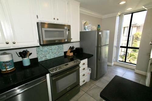 D18 - Bradley Beachfront