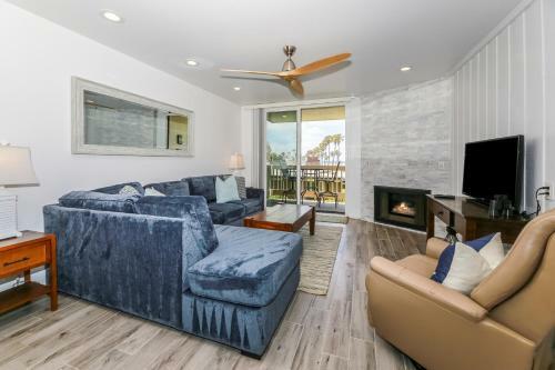 D104 - Cozy Ocean View Condo