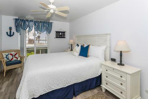 D104 - Cozy Ocean View Condo
