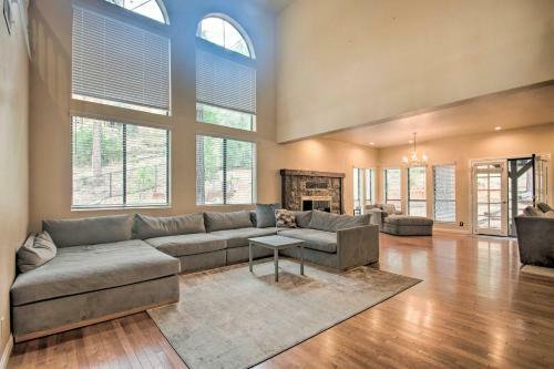 Villa Pine Mountain Club Hideaway With Game Room!