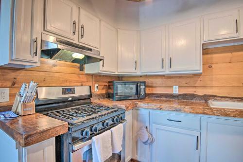 Updated Pine Mountain Club Cabin - Stone Fireplace