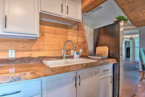 Updated Pine Mountain Club Cabin - Stone Fireplace