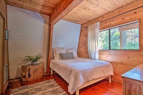 Updated Pine Mountain Club Cabin - Stone Fireplace