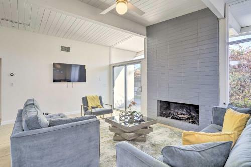 Palm Desert Home With Updated Interior And Patios
