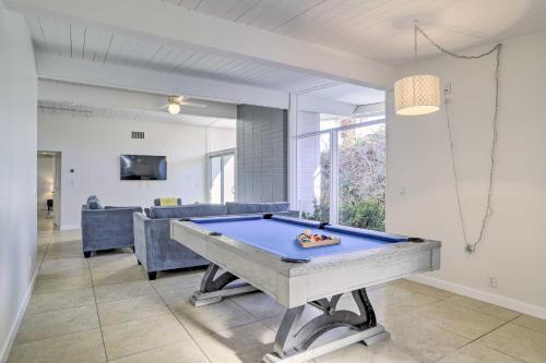 Palm Desert Home With Updated Interior And Patios