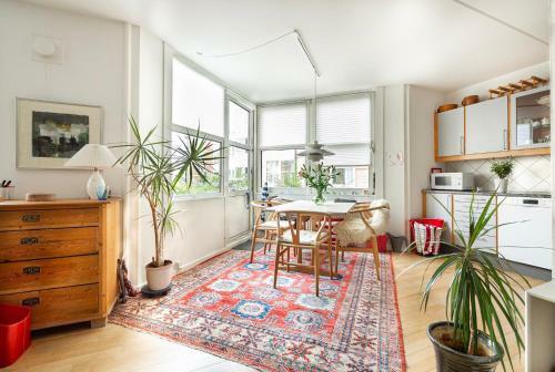 Bright Apartment With Access To A Huge Terrace