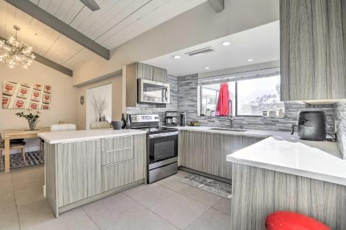 Sleek Rancho Mirage Villa Patio, Pool, Golf!