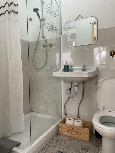 Hostal Wine Inn Carcavelos Guesthouse