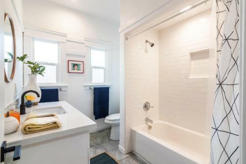 Charming Spanish Mid-century Gem Near Lax/beaches