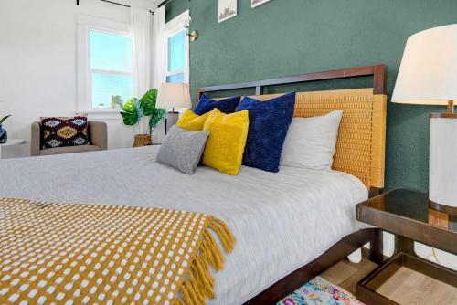 Charming Spanish Mid-century Gem Near Lax/beaches
