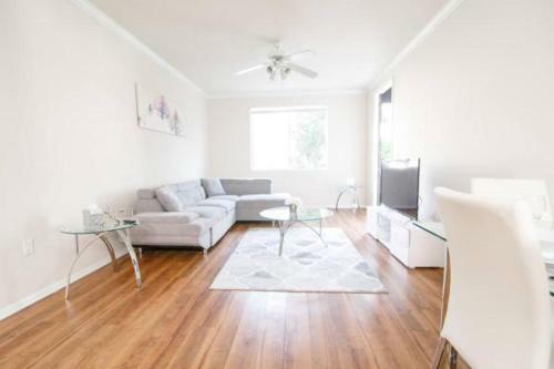 Lovely Venice Getaway - Two Bedroom Apartment