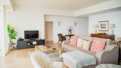Villa Vila Da Fal�sia-with Pool And Views