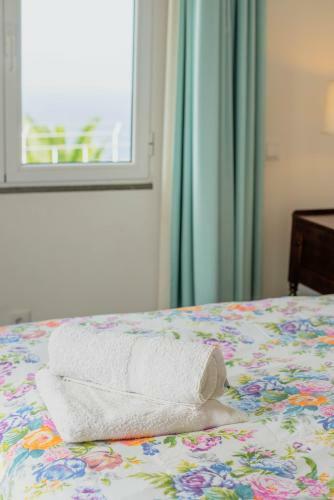 Villa Vila Da Fal�sia-with Pool And Views