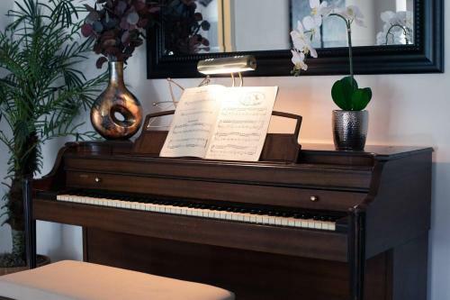 Venice Beach House With Pool, Music Studio