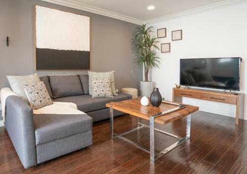 Apartamento Studio City Flat- Queen Bed, Jacuzzi, Free Parking