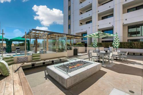 Suitesrus Apart Hotel At Miracle Mile