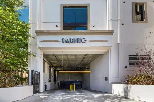 Suitesrus Apart Hotel At Miracle Mile