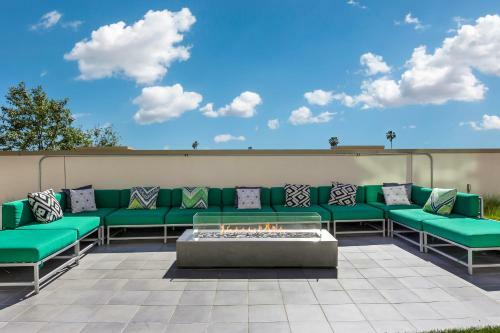 Suitesrus Apart Hotel At Miracle Mile