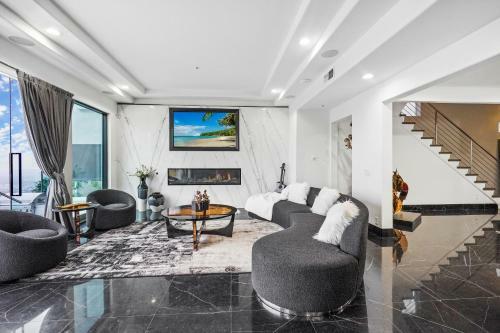 Skywalk Luxury Villa