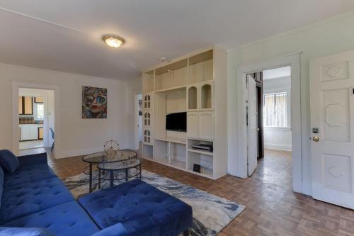 Los Angeles 2 Bedroom Charmer Plus Large Guest House