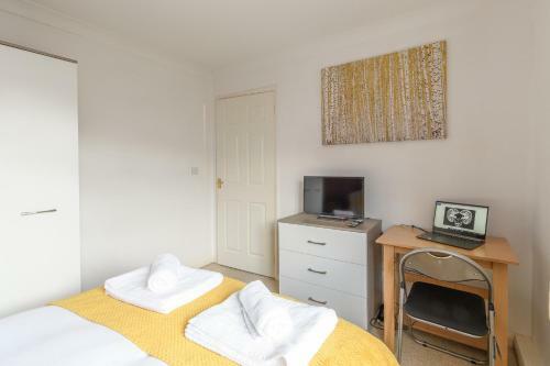 Spacious Detached Property With Ample Parking