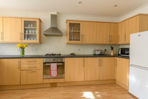 Spacious Detached Property With Ample Parking
