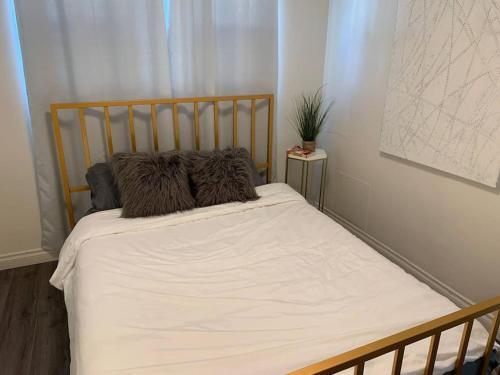 Entire 4-unit Complex With Private Swimming Pool