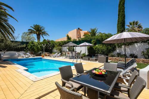 Villa At Walking Distance From Center And Beach!