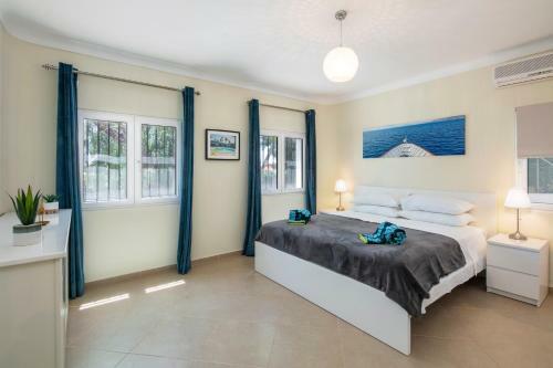 Villa At Walking Distance From Center And Beach!