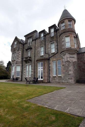 4 Lomond Castle