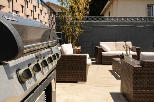 Memorable Renovated 1br Unit By The Pool