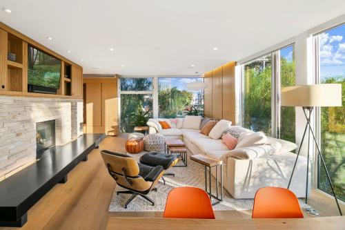 Modern Venice Beach Home With Rooftop & Spa