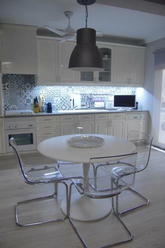 Lawrence House - Apartment By The Sea