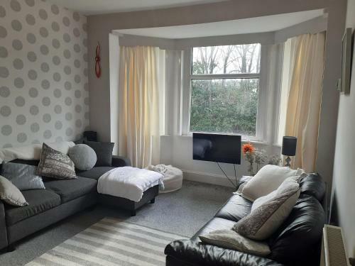 Bay Breeze - Beautiful Relaxing Coastal Apartment