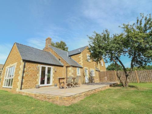 2 Manor Farm