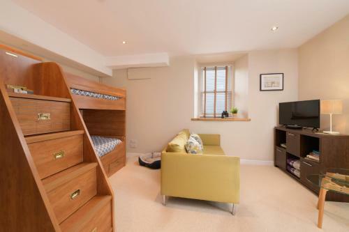 Hostal Harbour House