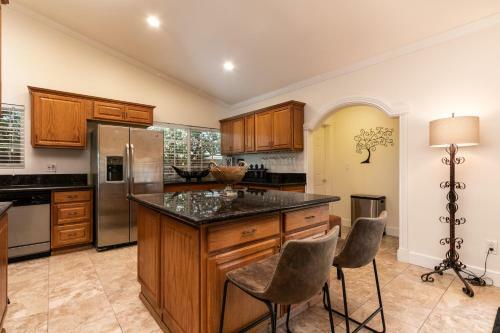 Villa Sausalito - Newly Designed 4br House With Pool