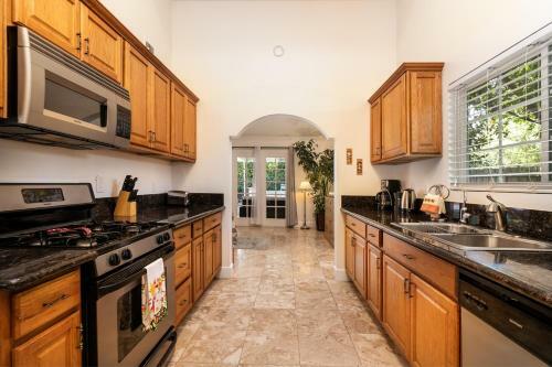 Villa Sausalito - Newly Designed 4br House With Pool