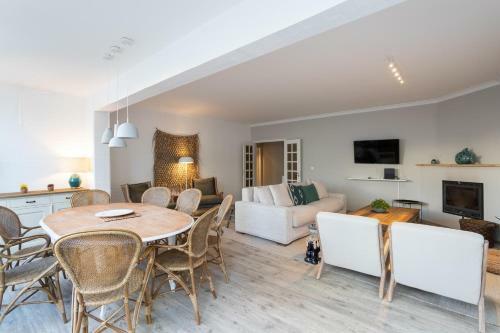 Flh Cascais Spacious Apartment With Balcony