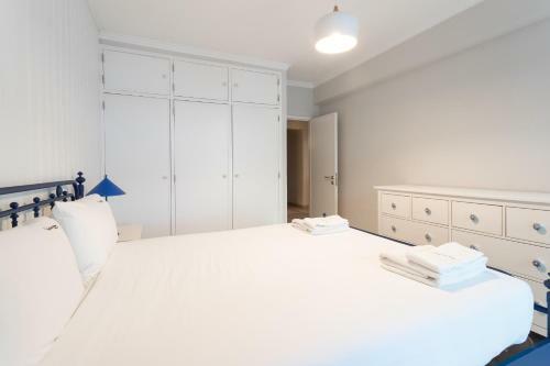 Flh Cascais Spacious Apartment With Balcony