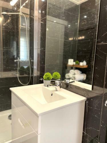 Luxury Apartment In Center Cascais
