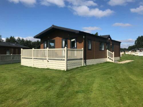 Moore Lodge With Hot Tub