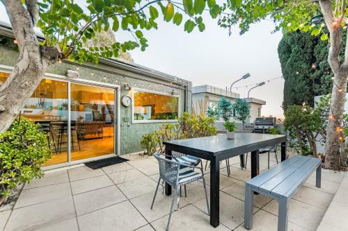 Modern Hollywood Hills Home-pool,sauna,5*location