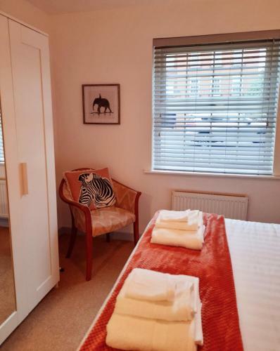 Ideal Apartment - Sleeps 6 - Parking