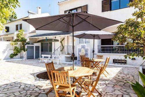 Hostal 3 Bedroom Nook Beach House