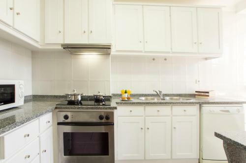 Sunny 4 Bedroom Apartment - With View