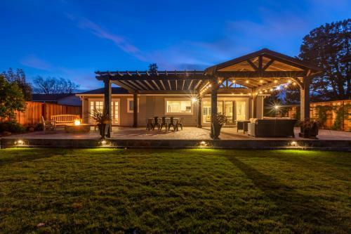 Villa @ Marbella Lane Executive Waterfront Property